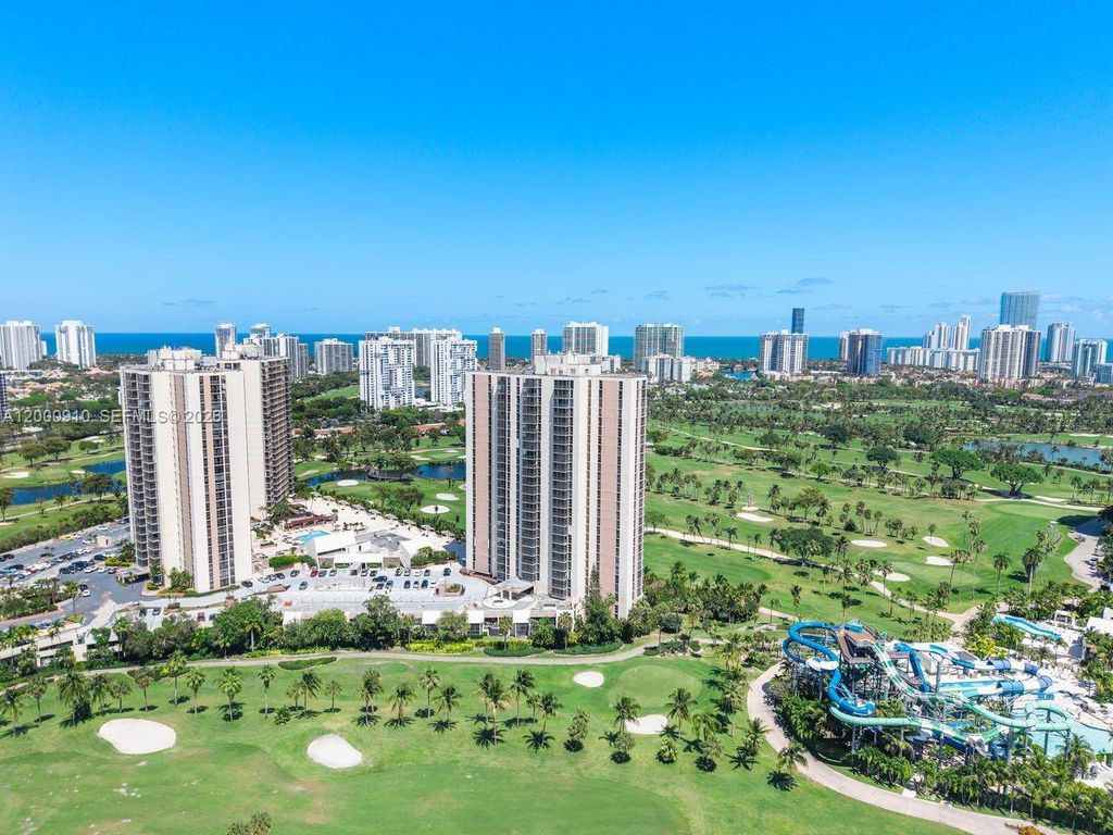 20335 W Country Club Dr 208, Aventura, FL 33180