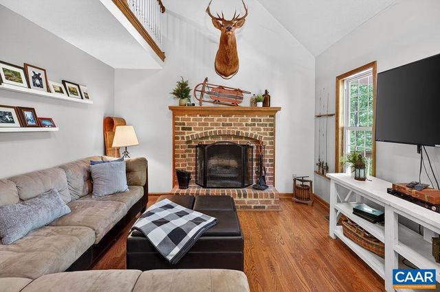 2 DOGWOOD LN, Nellysford, VA 22958
