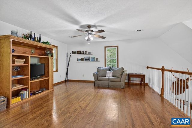 2 DOGWOOD LN, Nellysford, VA 22958