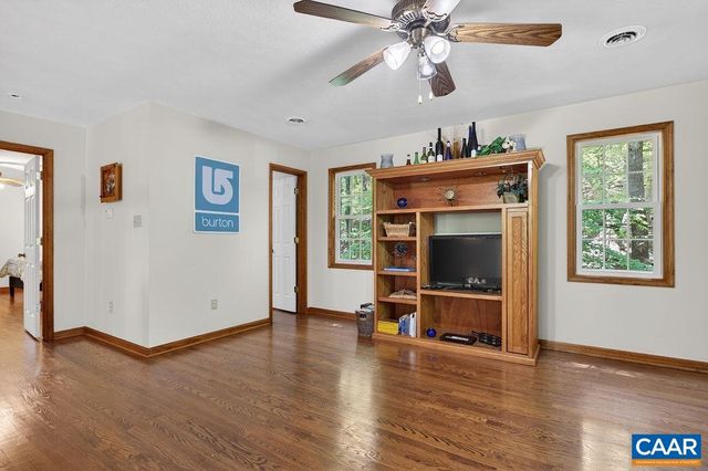 2 DOGWOOD LN, Nellysford, VA 22958