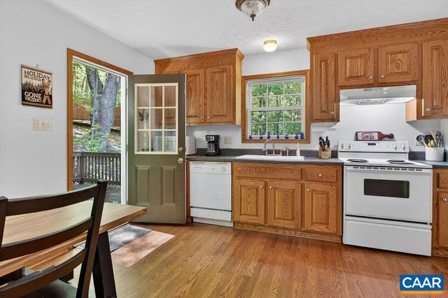 2 DOGWOOD LN, Nellysford, VA 22958