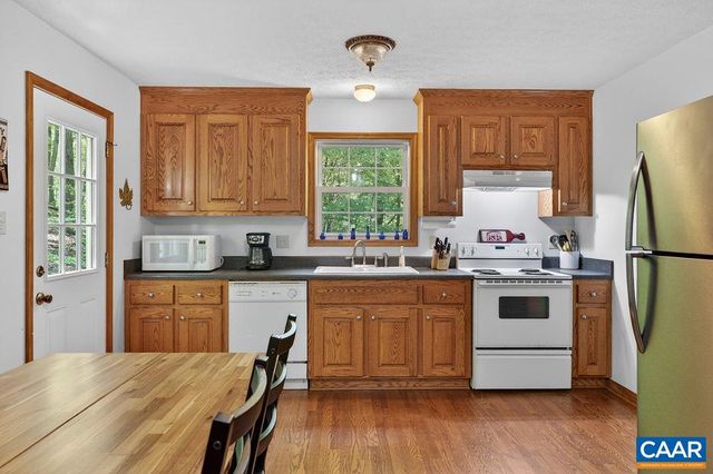 2 DOGWOOD LN, Nellysford, VA 22958