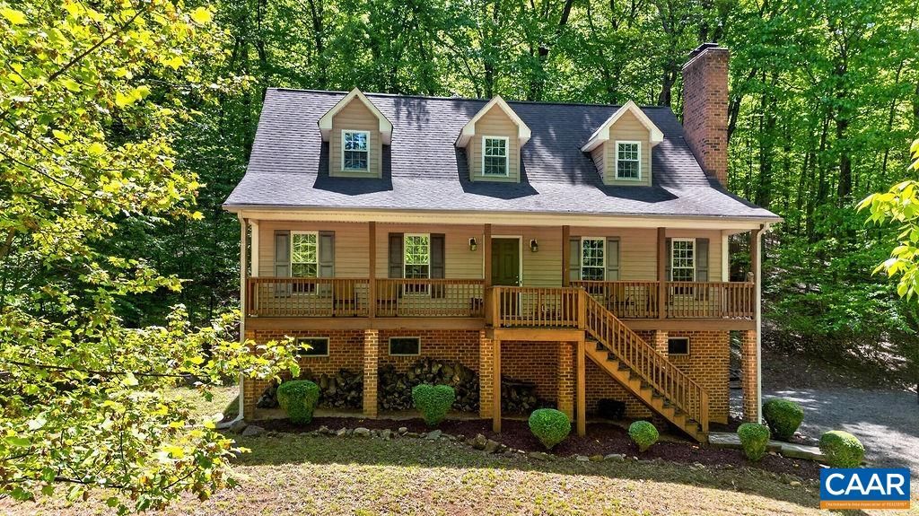 2 DOGWOOD LN, Nellysford, VA 22958