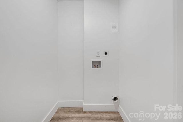 911 E Woodlawn Road, Charlotte, NC 28209