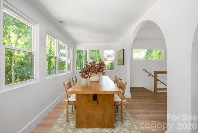911 E Woodlawn Road, Charlotte, NC 28209