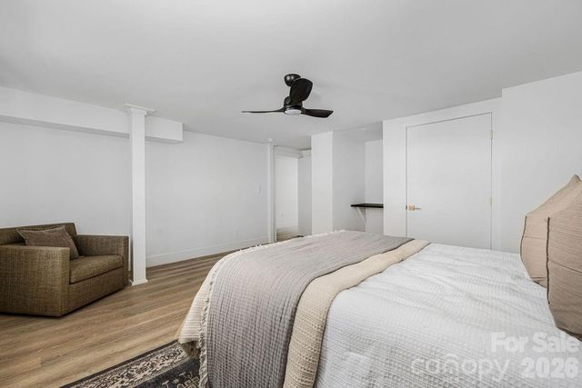 911 E Woodlawn Road, Charlotte, NC 28209