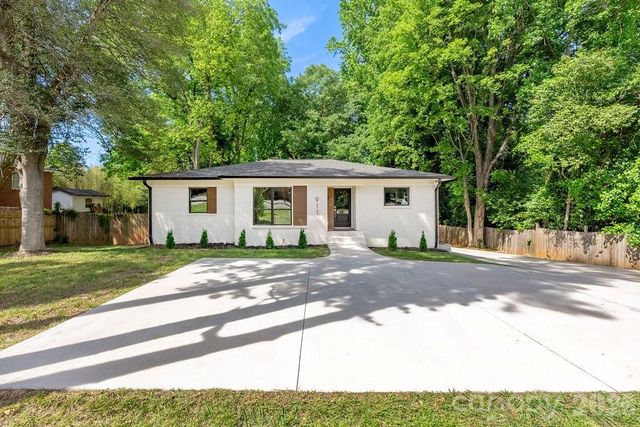 911 E Woodlawn Road, Charlotte, NC 28209