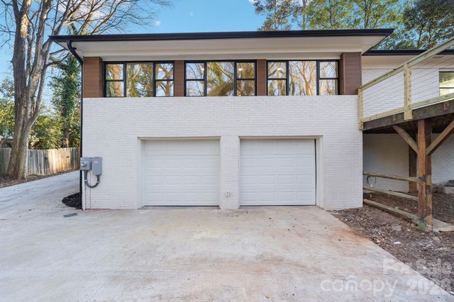 911 E Woodlawn Road, Charlotte, NC 28209