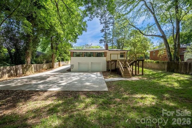 911 E Woodlawn Road, Charlotte, NC 28209