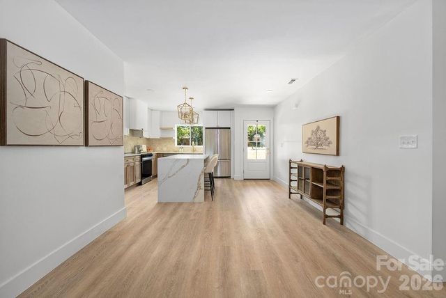 911 E Woodlawn Road, Charlotte, NC 28209