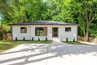 911 E Woodlawn Road, Charlotte, NC 28209