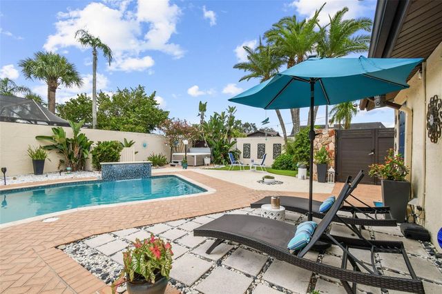 5004 PALOMA DRIVE, Tampa, FL 33624