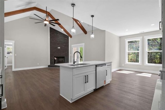 452 Puckett Road SE, Silver Creek, GA 30173