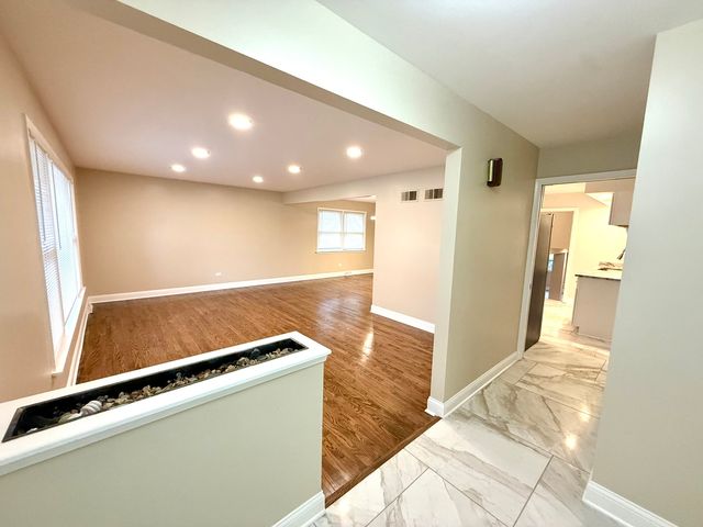 16921 S Ingleside Avenue, South Holland, IL 60473