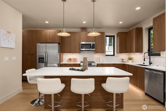 12908 NE 70th Place, Kirkland, WA 98033