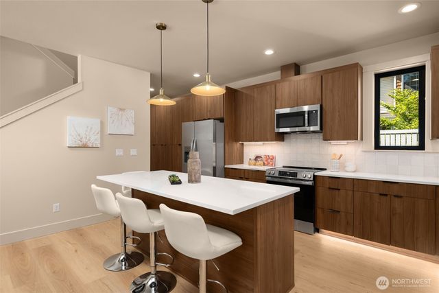 12908 NE 70th Place, Kirkland, WA 98033