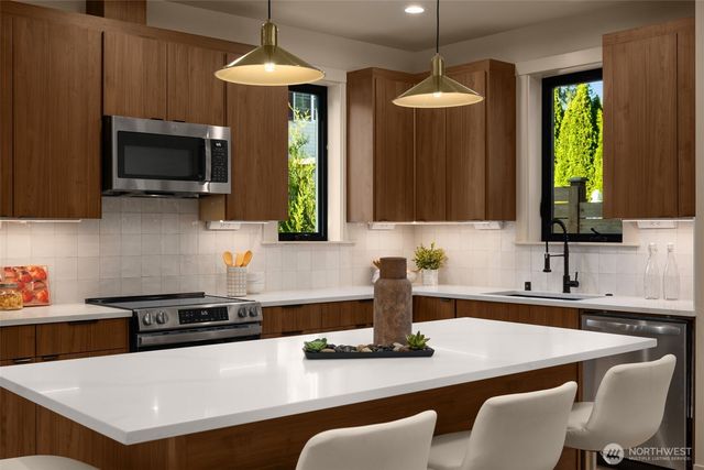 12908 NE 70th Place, Kirkland, WA 98033