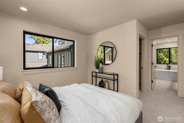 12908 NE 70th Place, Kirkland, WA 98033