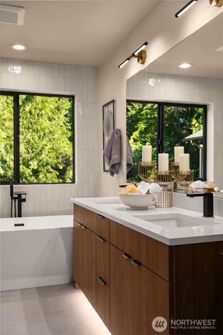 12908 NE 70th Place, Kirkland, WA 98033