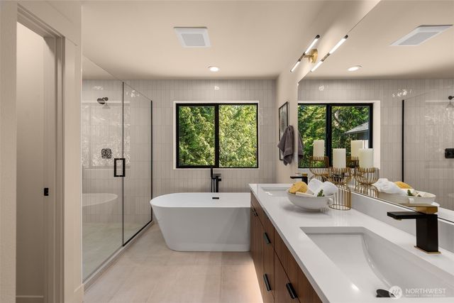 12908 NE 70th Place, Kirkland, WA 98033