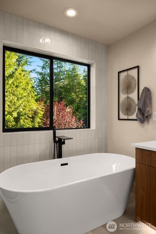 12908 NE 70th Place, Kirkland, WA 98033