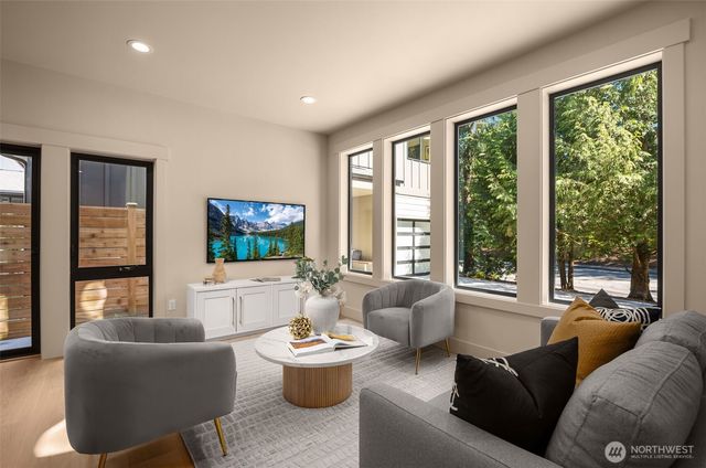 12908 NE 70th Place, Kirkland, WA 98033