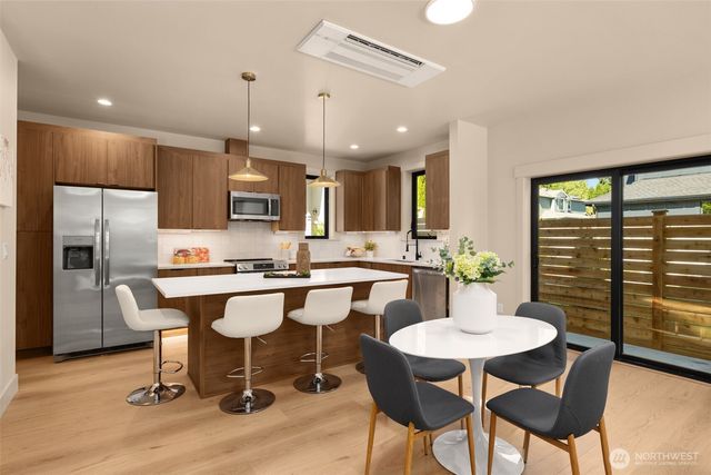 12908 NE 70th Place, Kirkland, WA 98033