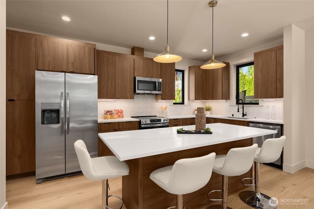 12908 NE 70th Place, Kirkland, WA 98033