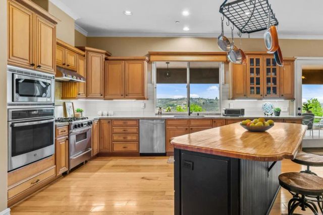 30419 Canyon Estates, Vista, CA 92084