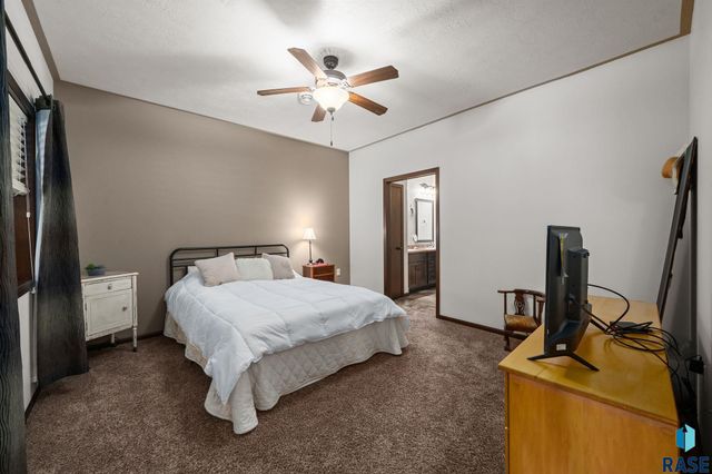 703 E El Dorado Ct Court, Sioux Falls, SD 57108