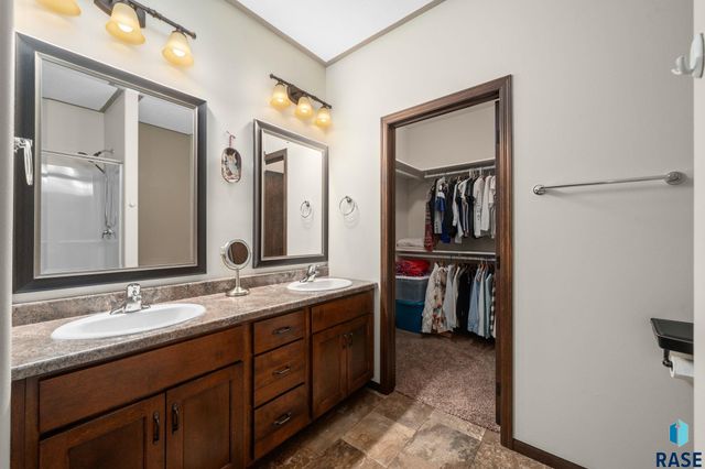 703 E El Dorado Ct Court, Sioux Falls, SD 57108