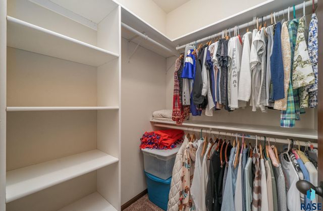 703 E El Dorado Ct Court, Sioux Falls, SD 57108