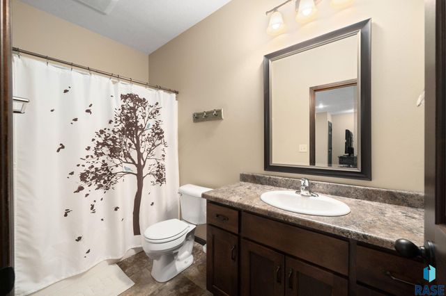 703 E El Dorado Ct Court, Sioux Falls, SD 57108