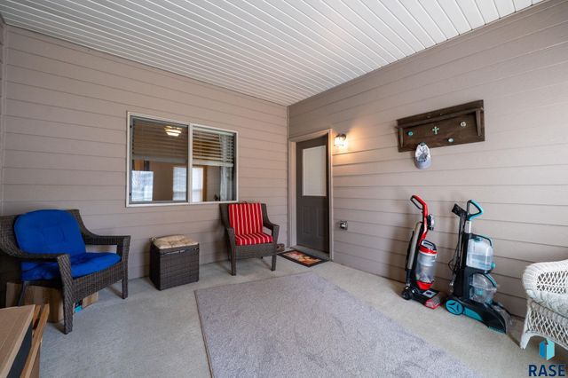 703 E El Dorado Ct Court, Sioux Falls, SD 57108