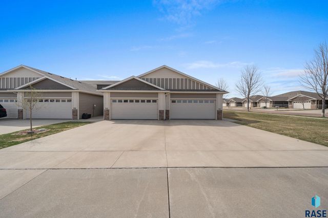 703 E El Dorado Ct Court, Sioux Falls, SD 57108