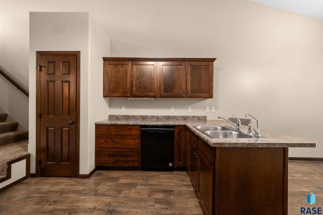 703 E El Dorado Ct Court, Sioux Falls, SD 57108