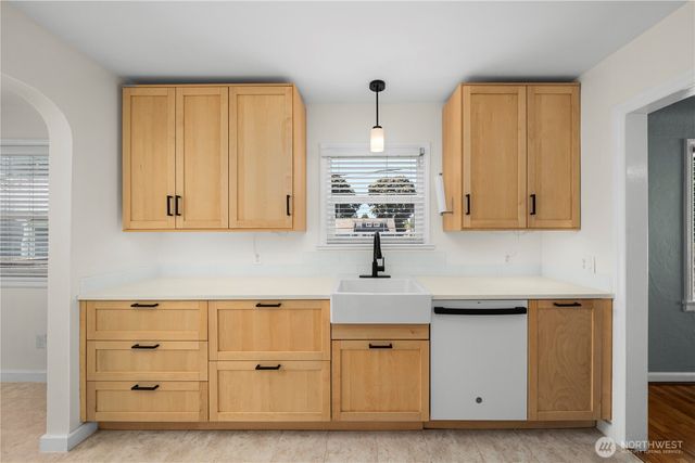 118 E 65th Street, Tacoma, WA 98404