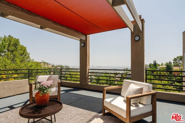 2734 Hollyridge Drive, Los Angeles, CA 90068