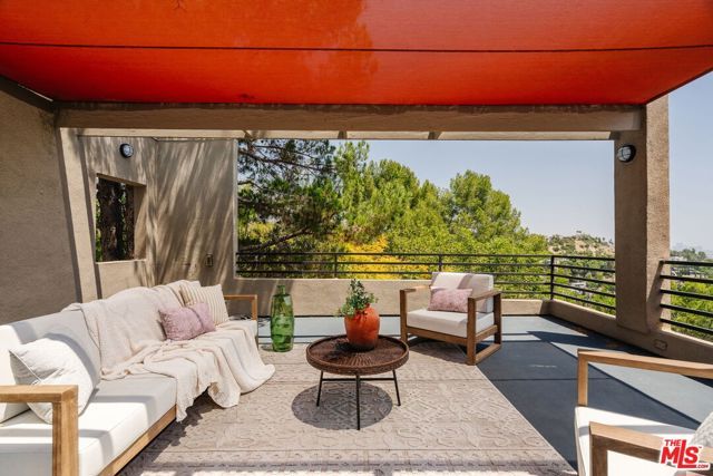 2734 Hollyridge Drive, Los Angeles, CA 90068