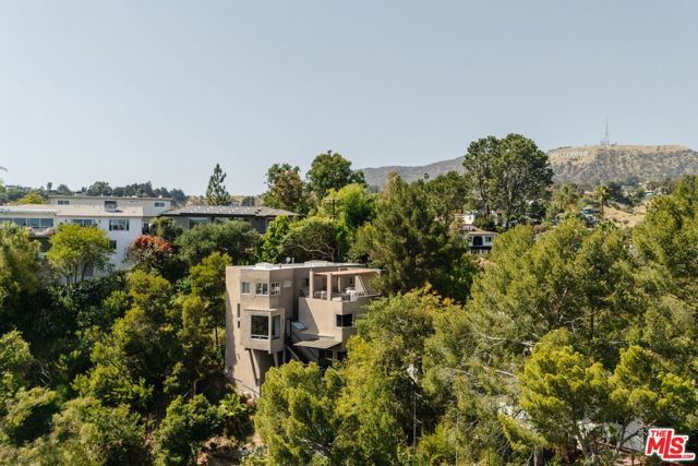 2734 Hollyridge Drive, Los Angeles, CA 90068