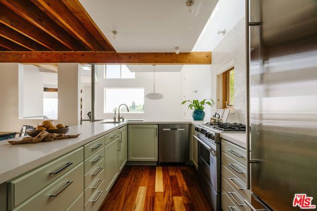 2734 Hollyridge Drive, Los Angeles, CA 90068