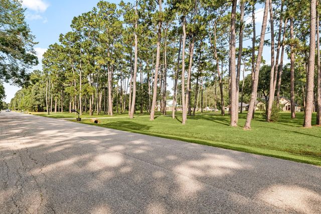 7302 Pine Drive, Alvin, TX 77511
