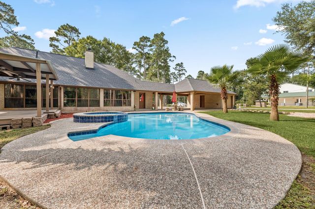 7302 Pine Drive, Alvin, TX 77511
