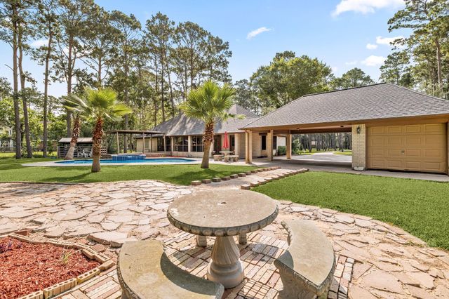 7302 Pine Drive, Alvin, TX 77511