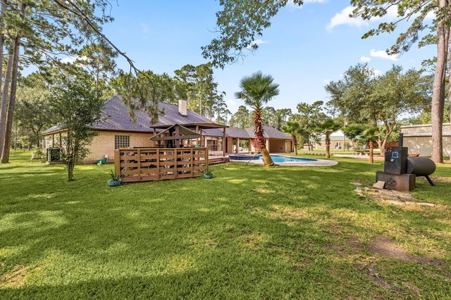 7302 Pine Drive, Alvin, TX 77511