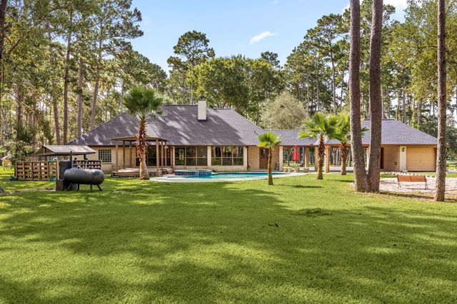 7302 Pine Drive, Alvin, TX 77511