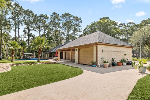 7302 Pine Drive, Alvin, TX 77511