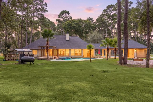 7302 Pine Drive, Alvin, TX 77511