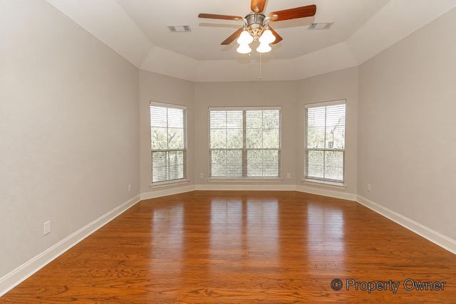 400 Bedford DR, Spicewood, TX 78669