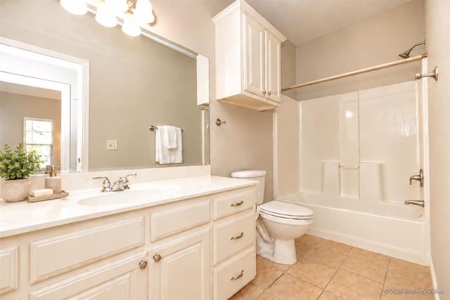 400 Bedford DR, Spicewood, TX 78669